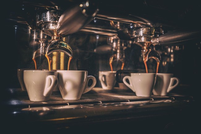 maquinas-de-cafe-uia-completo-para-escolher-usar-e-manter-a-sua