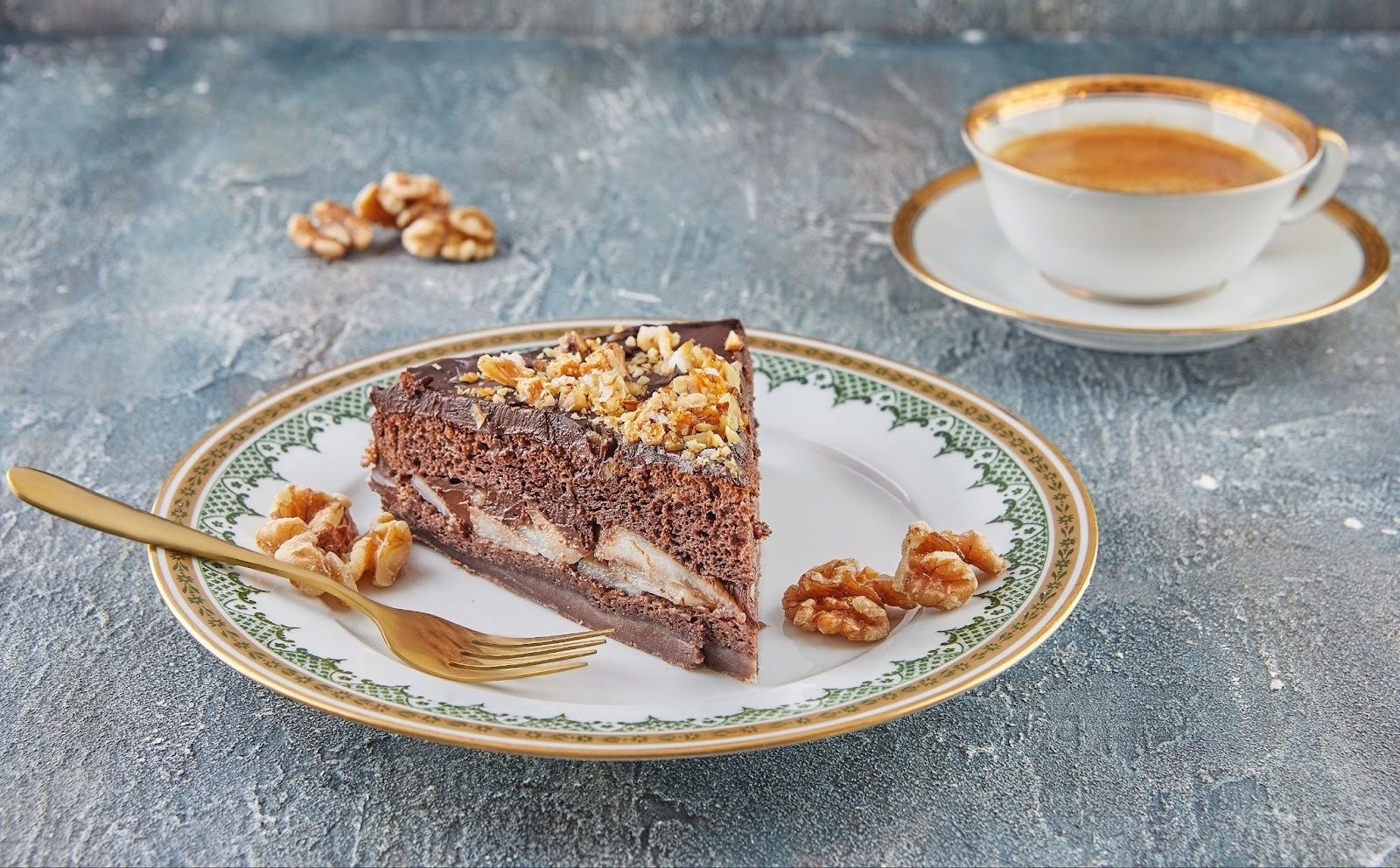 Bolo-de-cafe-com-nozes-Aprenda-fazer-essa-receita-simples-saborosa