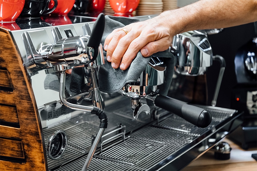 aprenda-a-descalcificar-e-higienizar-sua-cafeteira-da-maneira-correta