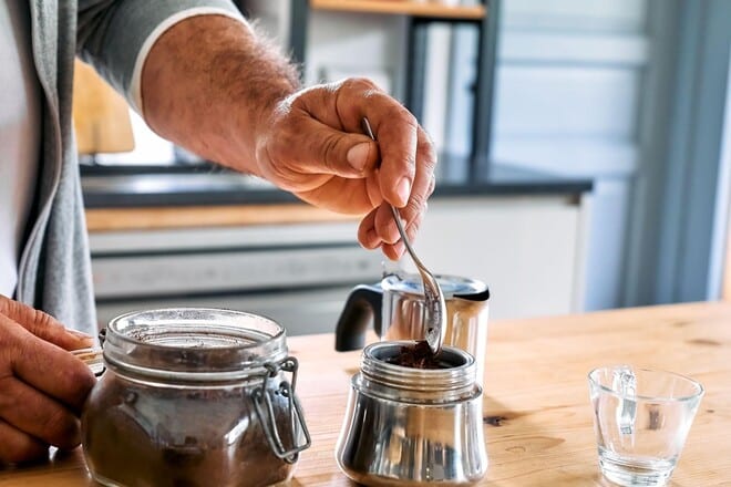 cafeiteira-francesa-saiba-como-preparar-seu-cafe-corretamente